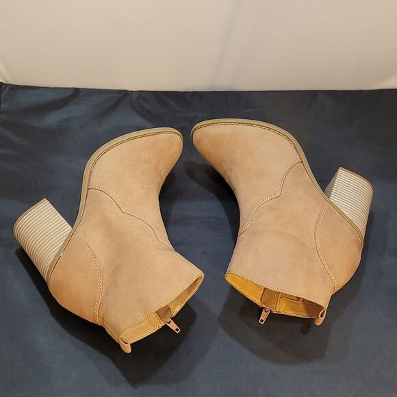 EXPRESS BLOCK HEEL POINTED TOE SLIP-ON WOMEN"S BOOTIE - Picture 10 of 15